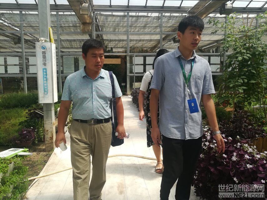 作者：張珊珊

光伏農(nóng)業(yè)是一種新型農(nóng)業(yè)發(fā)展形式，能夠使傳統(tǒng)農(nóng)業(yè)走上綠色建設(shè)道路。如今社會能源已經(jīng)出現(xiàn)嚴(yán)重危機，加上全球變暖的影響，人們已經(jīng)將目光投向再生資源的利用途徑中，再生資源與農(nóng)業(yè)的結(jié)合成為了新時期的一個重大變革