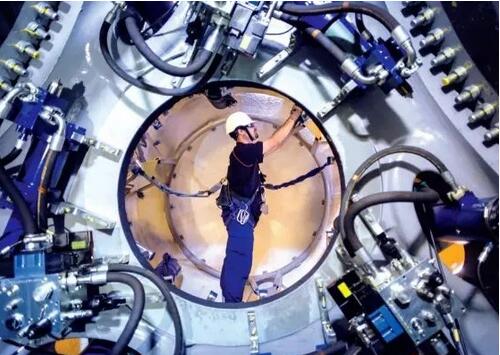                                         
	　　影響因素分析

	　　一、有利因素

	　　(一)風(fēng)電市場迅速擴容帶來運維服務(wù)需求

	　　過去十年可稱之為全球風(fēng)電市場的“黃金十年”，是全球風(fēng)電市場發(fā)展的重要階段。在此階段，全球風(fēng)電市場得到迅速擴容