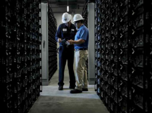 
	中國(guó)儲(chǔ)能網(wǎng)訊：如果獲得加利福尼亞州的監(jiān)管機(jī)構(gòu)批準(zhǔn)，莫斯蘭丁一家天然氣發(fā)電廠可能在2020年底部署世界上規(guī)模最大的鋰離子電池儲(chǔ)能項(xiàng)目。


	


	這個(gè)功率為300MW電池儲(chǔ)能項(xiàng)目將采用鋰離子電池幫助平衡電網(wǎng)