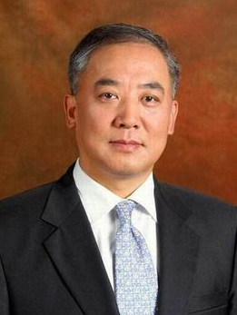 
	
                    
	【電纜網(wǎng)訊】8月14日，恒大法拉第未來智能汽車（中國）集團(tuán)在廣州恒大中心正式揭牌，其管理團(tuán)隊也正式亮相，讓人意想不到的是，廣汽豐田原董事長袁仲榮加盟，任恒大高科技集團(tuán)副總裁兼恒大法拉第未來智能汽車（中國）集團(tuán)總裁。

	

	恒大集團(tuán)首次以汽車產(chǎn)業(yè)投資者身份召開新聞發(fā)布會，就恒大入主FF，進(jìn)軍汽車行業(yè)進(jìn)行了說明