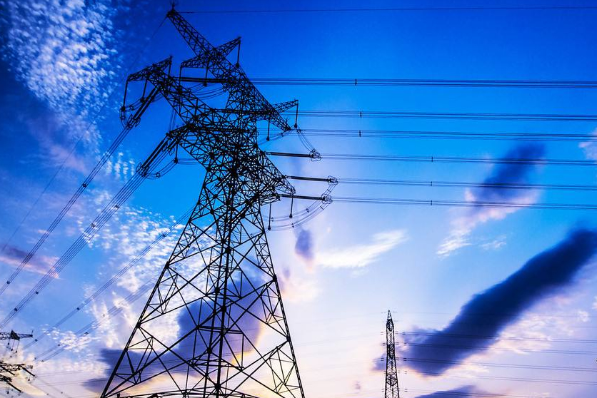 
	
                    
	【電纜網(wǎng)訊】漳澤電力15日發(fā)布的半年報顯示，公司2018年半年度實現(xiàn)營業(yè)收入52.77億元，同比增長23.21%；凈利潤3.5億元，同比扭虧為盈，每股收益0.11元。

	

	漳澤電力表示，下半年公司將大力延伸“煤+電+X”產(chǎn)業(yè)鏈，繼續(xù)推進(jìn)南部電廠與高載能等大用戶合作，打通電力直供渠道，形成優(yōu)勢互補(bǔ)、利益共享、協(xié)同發(fā)展格局