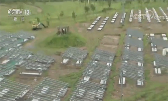                                         
	　　民進(jìn)黨當(dāng)局為了實(shí)現(xiàn)2025年實(shí)現(xiàn)“非核家園”的目標(biāo)，在全臺(tái)推動(dòng)用綠色能源取代核能發(fā)電。而近日有臺(tái)媒報(bào)道，臺(tái)北市兩個(gè)生態(tài)公園的大片綠地，竟然被插滿了太陽能板，用來發(fā)電，引發(fā)民怨