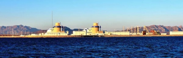 
                    　　8月17日9時50分，海陽核電1號機組首次并網(wǎng)成功，各項技術(shù)指標均符合設(shè)計要求、機組狀態(tài)良好。
 


　　
▲海陽核電廠（來源：山東核電）
 
　　海陽核電1號機組于2018年6月21日開始首次裝料，8月8日反應(yīng)堆首次達到臨界，8月14日首次利用核蒸汽成功沖轉(zhuǎn)汽輪機至額定轉(zhuǎn)速，并順利完成汽輪發(fā)電機組并網(wǎng)前各項試驗