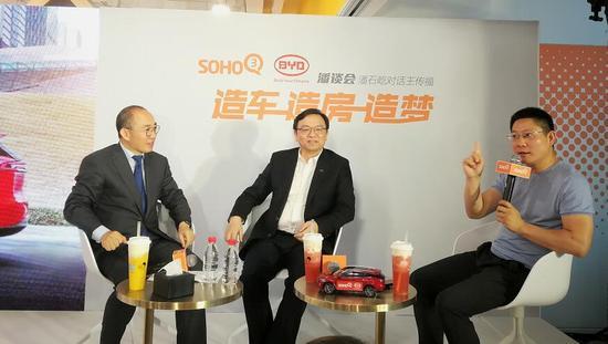 
	在網(wǎng)易財經(jīng)組織的《潘石屹對話王傳福：造車 造房 造夢》上，BYD比亞迪公司董事局主席王傳福表示，當(dāng)然今年市場太好，1—6月份我們電池產(chǎn)能本身不夠，我們現(xiàn)在正在擴(kuò)大產(chǎn)能，如果產(chǎn)能擴(kuò)大的話，我們的產(chǎn)能可以增加50%，現(xiàn)在的需求是非常猛的。


	


	電池技術(shù)現(xiàn)在處于幾個變化階段，一個是它本身的技術(shù)在變，它的型號也在變，有的是方的，有的是圓的，方的里面也有好多種型號在變，幾個變化在疊加