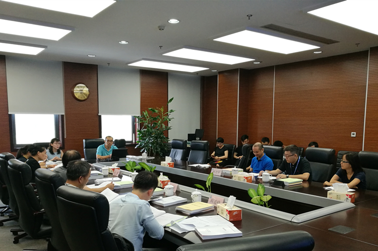 　　【中國(guó)儀表網(wǎng) 儀表研發(fā)】近日，由浙江省計(jì)量科學(xué)研究院承擔(dān)的4個(gè)省級(jí)檢驗(yàn)檢測(cè)技術(shù)裝備項(xiàng)目《城市能源計(jì)量能力建設(shè)》、《流量領(lǐng)域計(jì)量檢測(cè)能力提升》、《振動(dòng)計(jì)量檢測(cè)能力提升》、《高端裝備制造業(yè)幾何量精密測(cè)量能力提升》順利通過(guò)專家組現(xiàn)場(chǎng)驗(yàn)收。  圖為驗(yàn)收會(huì)現(xiàn)場(chǎng) 　　通過(guò)專項(xiàng)實(shí)施，浙江省計(jì)量院綜合檢測(cè)能力及研究水平得到顯著提高