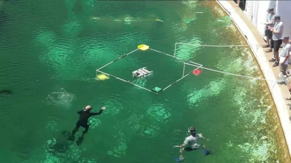 　　【中國(guó)儀表網(wǎng) 儀表下游】近日，第二十一屆國(guó)際水下機(jī)器人大賽(RoboSub)在美國(guó)圣迭戈落下帷幕。哈爾濱工程大學(xué)E唯代表隊(duì)攜水下機(jī)器人“敖明二號(hào)”奪得冠軍，打破北美高校20年來(lái)對(duì)冠軍的壟斷，成為繼麻省理工學(xué)院、康奈爾大學(xué)、佛羅里達(dá)大學(xué)、加州理工學(xué)院等國(guó)際頂尖高校后第九個(gè)獲得冠軍的隊(duì)伍