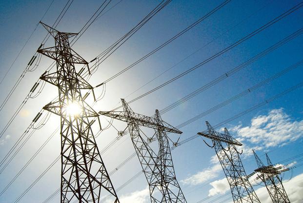 
	
                    
	【電纜網(wǎng)訊】8月15日，國網(wǎng)湖南省電力有限公司（下稱“國網(wǎng)湖南電力”）制訂印發(fā)《綜合能源服務(wù)三年行動方案》，繪制湖南綜合能源服務(wù)未來三年發(fā)展藍(lán)圖，深入貫徹落實(shí)國家電網(wǎng)公司將綜合能源服務(wù)打造成新的主營業(yè)務(wù)的要求。

	

	行動方案詳細(xì)分析了國網(wǎng)湖南電力當(dāng)前發(fā)展現(xiàn)狀以及面臨的形勢，提出將綜合能源服務(wù)作為該公司集中力量打造的第二主營業(yè)務(wù)，明確了兩種機(jī)制、四項(xiàng)原則、三條主線、三大工程的“2433”發(fā)展思路，從全面完