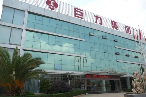 
	
                    
	【電纜網(wǎng)訊】近日，巨力電纜(870404)公布的2018年半年報顯示，截至2018年6月30日，企業(yè)實現(xiàn)營收9498.11萬元；歸屬于掛牌公司股東的凈利潤為494.73萬元。

	

	巨力電纜公司從事電線電纜的研發(fā)、生產(chǎn)和銷售，具備經(jīng)驗豐富的研發(fā)人員、電線電纜制造相關(guān)的專利技術(shù)和專業(yè)生產(chǎn)設(shè)備，生產(chǎn)架空絕緣電纜等各種規(guī)格的電線電纜產(chǎn)品