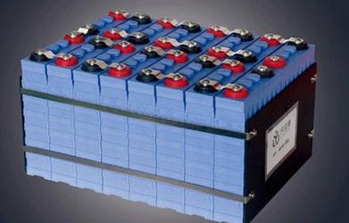 
	
                    
	【電纜網(wǎng)訊】據(jù)外媒報道，德國于利希研究中心的研究人員已經(jīng)找到讓固態(tài)電池快速充電的方法。他們表明其概念可讓充電電流比之前高十倍，關鍵在于選擇一直具有很好兼容性的材料