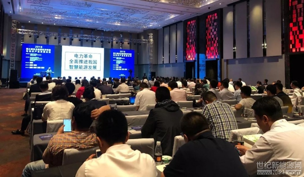 

 8月19-21日，“第三屆東北能源經(jīng)濟轉(zhuǎn)型與光伏產(chǎn)業(yè)論壇”在長春凱悅酒店盛大召開。本屆大會由吉林省風能太陽能學會、吉林省電力勘測設計院、吉林省電力規(guī)劃中心、白城市光伏領跑者基地領導小組、世紀新能源網(wǎng)等單位共同主辦