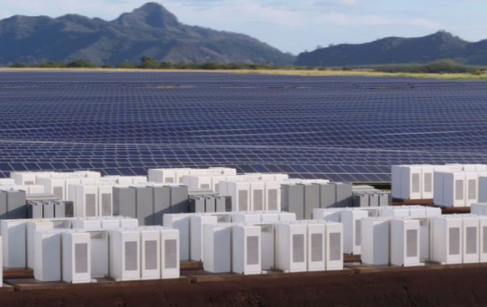 
	中國儲能網(wǎng)訊：日前，南澳大利亞州重申了對特斯拉大型電池儲能項目的支持立場，為一個25兆瓦/52兆瓦時的電池儲能系統(tǒng)提供了500萬澳元（370萬美元）投資。


	 


	這筆資金與澳大利亞可再生能源機(jī)構(gòu)提供數(shù)額相同的資金相匹配，將用于為Infigen Energy公司開發(fā)基于Tesla Powerpack的儲能系統(tǒng)