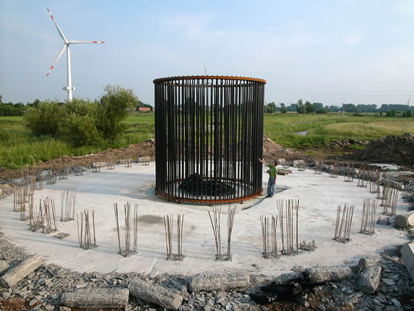                                         
	　　根據(jù)領(lǐng)先的數(shù)據(jù)和分析公司GlobalData的數(shù)據(jù)，2017年全球風力渦輪機底座市場價值達57億美元，預計到2022年增至72億美元。預計2022年全球陸上底座市場價值將達到30.5億美元，同時海上底座市場價值估計將達41.6億美元