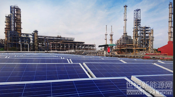 作為代表了中國(guó)先進(jìn)智造的優(yōu)秀光伏逆變器企業(yè)固德威，在國(guó)際市場(chǎng)影響力倍增，特別在南亞光伏重鎮(zhèn)印度，接連中標(biāo)多個(gè)兆瓦級(jí)太陽(yáng)能屋頂電站項(xiàng)目，奠定市場(chǎng)領(lǐng)先地位。
近期，固德威順利完成了對(duì)芒格洛爾煉油和石化有限公司6MW工商業(yè)光伏電站的逆變器供貨及技術(shù)支持，該項(xiàng)目的安裝商塔塔電力公司在綜合對(duì)比了各家產(chǎn)品和服務(wù)后，經(jīng)過(guò)慎重考量、評(píng)估，最終決定使用固德威的智能光伏逆變器，充分體現(xiàn)了固德威的產(chǎn)品實(shí)力和品牌影響力