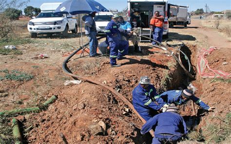 
	
                    
	【電纜網(wǎng)訊】據(jù)肯尼亞電力公司透露，承認(rèn)破壞肯尼亞電力公司價(jià)值130萬(wàn)先令（約合人民幣9萬(wàn)元）電力電纜的兩名男子Pablo Ramil和Joseph Omuse分別被判入獄10年。

	

	根據(jù)公告，Pablo Ramil和Joseph Omuse承認(rèn)破壞屬于肯尼亞電力公司的地下鋁導(dǎo)線，破壞電氣設(shè)備違反了國(guó)家《能源法》第64條規(guī)定