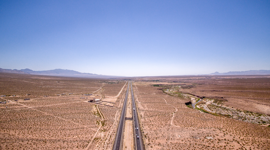 　　【中國儀表網(wǎng) 儀表研發(fā)】8月7日，遼寧沈陽一處路面突發(fā)塌陷，交通信號燈掉入5米深坑；8月8日，云南昆明一處自來水管道破裂，路面塌陷，污水倒灌；8月11日，陜西延安暴雨，3輛轎車落入4米深坑……路面塌陷，就像一個蟄伏在城市道路地下的“怪獸”，成為威脅人們生命安全的殺手。  　　為解決這個問題，8月8日至10日，全國城市道路塌陷災害與道路病害檢測評估技術(shù)交流會暨技術(shù)標準宣貫會議在遼寧大連召開，多位城市專家和道路專家匯聚一堂，共同探討解