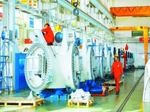 
	
                    
	【電纜網(wǎng)訊】8月21日晚間，雪人股份發(fā)布公告稱，公司與新鄉(xiāng)高新區(qū)簽署了《投資河南新鄉(xiāng)新能源裝備制造產(chǎn)業(yè)園項目合作協(xié)議》。公司擬在河南省新鄉(xiāng)高新技術(shù)產(chǎn)業(yè)開發(fā)區(qū)投資設(shè)立河南新鄉(xiāng)新能源裝備制造產(chǎn)業(yè)園項目