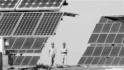                                         
	　　近期來很多上市公司都發(fā)布了上半年的財報，由于新政發(fā)布在五月底，六月還有部分扶貧項目和領(lǐng)跑者并網(wǎng)，所以光伏上市企業(yè)的年中年報并不難看?？晌覀兌几惺艿搅诵抡淼臄嘌率较碌鴰淼臎鲆?，特別是七八月份，寒冷的超出了部分人的預(yù)期