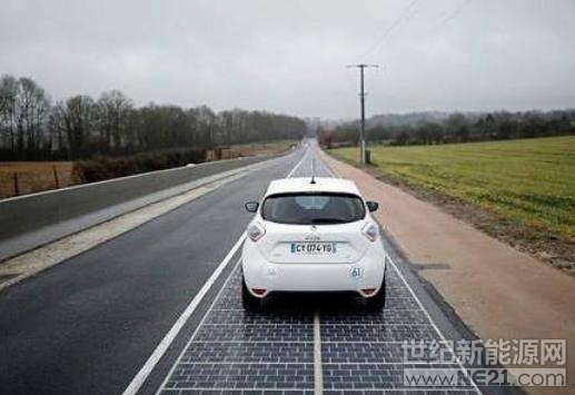  太陽能現(xiàn)在可以說已經(jīng)普遍出現(xiàn)在我們的生活中了，但是你聽到過過太陽能公路嗎？在我國的濟南，就建有全球首條光伏高速公路，像一個充電寶一樣，可供電動汽車充電。



光伏智能道路的全稱是承載式高速光伏路面，最上面一層是類似毛玻璃的半透明新型材料，摩擦系數(shù)高于傳統(tǒng)瀝青路面