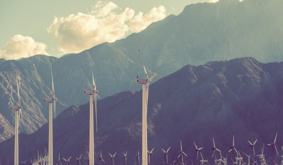 
	中國儲能網(wǎng)訊：日前，美國一家可再生能源開發(fā)商向蒙大拿州公共服務委員會（PSC）提出申請，希望在該州建設320兆瓦風力發(fā)電設施和160兆瓦/ 640兆瓦時電池儲能系統(tǒng)項目。



	Caithness Beaver Creek公司希望根據(jù)美國公共事業(yè)監(jiān)管政策法案（PURPA）開發(fā)4個功率為80兆瓦的風力發(fā)電項目和40兆瓦/160兆瓦時的電池儲能系統(tǒng)判定為合格設施（QF），該公司此前與蒙大拿州最大公用事業(yè)公司西北能源公司（Northwestern）關于容量支付費用的談判破裂，而PURPA法案要求西北能源公