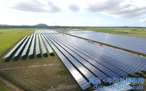                                                                                                                                                                     
	　　中國(guó)光伏（PV）產(chǎn)品制造商天合光能有限公司已與泰國(guó)的Banpu Power Public Co Ltd（BKK：BPP）合作，在日本開始建設(shè)29兆瓦的太陽(yáng)能電站。

	　　該