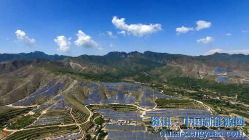                                                                                                                                                                     
	　　《關(guān)于2018年光伏發(fā)電有關(guān)事項(xiàng)的通知》(簡(jiǎn)稱“新政”)發(fā)布三個(gè)月了，面對(duì)它帶來(lái)的市場(chǎng)巨變，光伏中人除了抱怨國(guó)家“失信”，國(guó)家