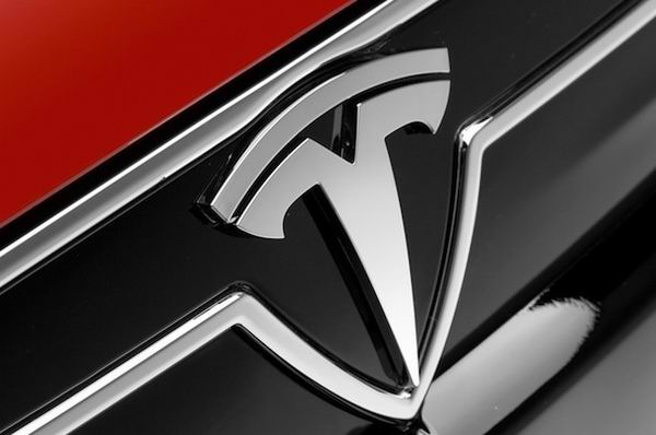 
	
                    
	【電纜網訊】自特斯拉Model 3投產以來，產能不足一直是困擾著馬斯克的頭號難題。此前，特斯拉曾定下了在 2019 年內周產10000輛的目標