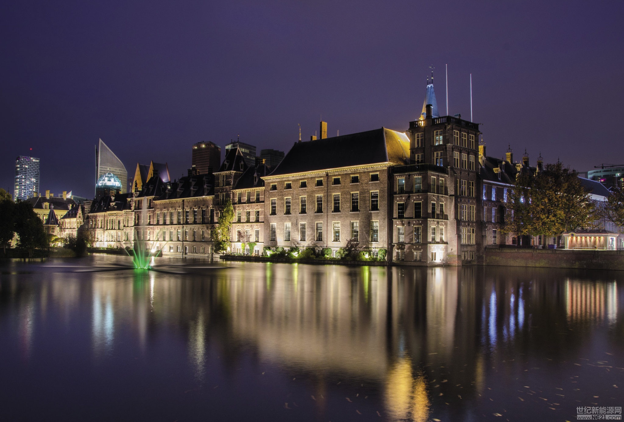 

位于海牙的Binnenhof Complex，荷蘭的議院和總理府也都設(shè)在海牙。

圖片: Rudy and Peter Skitterians

在歐盟可再生能源生產(chǎn)領(lǐng)域排名第二的荷蘭提交了該國(guó)氣候協(xié)定的第一稿