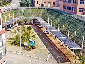 
	
                    
	【電纜網訊】日前，由云南滇中匯能智慧能源有限公司投資建設的云南省首座“光儲充”一體化直流快充示范站，在云南滇中智能制造產業(yè)園正式投入使用。該示范站集成了車棚光伏發(fā)電、大容量儲能、大功率智能直流充電樁等多項先進技術，構建起直流微網