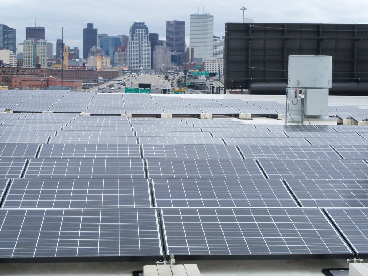 
	
                    
	【電纜網(wǎng)訊】據(jù)路透社報道，在歐盟大多數(shù)成員國支持此舉后，歐盟正在考慮下個月取消對中國太陽能電池板和電池的進口管制。

	

	路透社上周援引“熟悉討論情況的歐盟消息人士”稱，歐盟委員會已提議駁回對現(xiàn)有反傾銷和反補貼措施進行“到期審查”的請求，此舉得到了歐盟的大多數(shù)（目前28個）成員國的支持