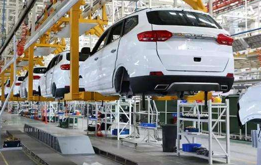 
	
                    
	【電纜網(wǎng)訊】力帆股份8月17日發(fā)布的2018年上半年財(cái)報(bào)顯示，報(bào)告期內(nèi)公司實(shí)現(xiàn)營業(yè)收入59.79億元，較上年同期減少5.06%；歸屬于母公司股東凈利潤1.25億元，較上年同期增長3.01%。力帆股份高管對媒體解釋稱，營業(yè)收入同比下降的原因在于去年上半年有4.01億元的投資性房地產(chǎn)處置收入，但今年上半年沒有這一塊的收入