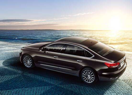 
	
                    
	【電纜網(wǎng)訊】8月20日，眾泰汽車交出的借殼上市以來首份半年報(bào)顯示，今年上半年，公司營業(yè)收入為102.5億元，比上年同期增長77.15%；歸屬于上市公司股東的凈利潤為3.045億元，同比增漲37%；歸屬于上市公司公司股東的扣非凈利潤為3.03億元，同比增長40.57%。

	

	眾泰汽車稱，報(bào)告期內(nèi)營收與凈利潤大幅增長的主要原因系2017年4月非同一控制下企業(yè)合并永康眾泰的影響