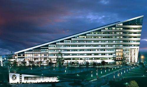 
	
                    
	【電纜網(wǎng)訊】8月28日，湖北省發(fā)改委已正式同意“東風(fēng)汽車集團股份有限公司在武漢市建設(shè)乘用車擴建項目”。

	

	資料顯示，新工廠位于武漢經(jīng)濟技術(shù)開發(fā)區(qū)鳳凰工業(yè)園，分兩期建設(shè)，年產(chǎn)能30萬輛，值得注意的是，該項目總投資為98.51億元，其中東風(fēng)公司持有66.86%的股份