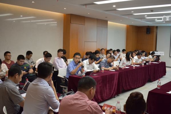 
	
                    
	8月27日，遠東智慧能源股份有限公司（簡稱：智慧能源 股票代碼：600869）在上海成功舉辦了2018年半年度投資者溝通會，包括浙商證券、渤海證券、廣發(fā)證券、花旗銀行上海分行等47家券商與二級市場投資機構代表共51人到場參加了本次活動。遠東控股集團創(chuàng)始人、董事局主席、黨委書記蔣錫培，投資人、集團董事、黨委副書記、智慧能源董事長蔣承志，投資人、集團董事、黨委副書記、智慧能源副董事長、首席執(zhí)行官兼遠東電纜產(chǎn)業(yè)副董事長蔣華君，投資人、黨委宣傳委員，智慧能源董事、