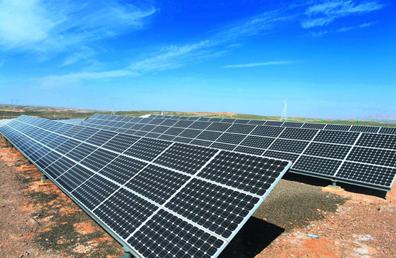 
	
                    
	【電纜網(wǎng)訊】協(xié)鑫新能源(0451.HK) 8月29日發(fā)布的2018年半年報顯示，上半年公司收入大幅增加49%至人民幣27.04億元。

	

	協(xié)鑫新能源半年報顯示，1至6月公司自行開發(fā)項目占新增裝機(jī)比例大幅度提高至約96%，典型光伏電站平均單瓦造價下降約6%至期內(nèi)約人民幣5.9元