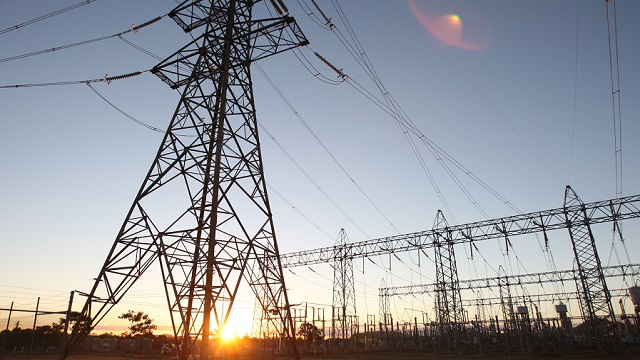 
	
                    
	

	【電纜網(wǎng)訊】日前，據(jù)樂山電力方面消息稱，連日來，受氣溫等因素影響，樂山電力電網(wǎng)全網(wǎng)用電水平持續(xù)攀升，首次突破50萬千瓦，最高達(dá)52.5萬千瓦，電網(wǎng)用電負(fù)荷創(chuàng)歷史新高。

                

            