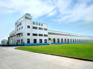 
	
                    
	【電纜網(wǎng)訊】2017年是“十三五”發(fā)展規(guī)劃的承啟之年，東方電纜積極推進(jìn)“大項(xiàng)目、大行業(yè)、大市場(chǎng)”的開(kāi)拓，入圍參與了一批央屬企業(yè)、地方性行業(yè)龍頭和重點(diǎn)大型工程基建項(xiàng)目，大力開(kāi)拓海上風(fēng)電市場(chǎng)以及軌道交通市場(chǎng)；同時(shí)抓住國(guó)家發(fā)展海洋經(jīng)濟(jì)和“一帶一路”倡議的重要機(jī)遇，緊跟央企腳步推動(dòng)沿線(xiàn)國(guó)家的基礎(chǔ)建設(shè)項(xiàng)目開(kāi)發(fā)，推動(dòng)高端產(chǎn)品的市場(chǎng)開(kāi)拓，度過(guò)了加快轉(zhuǎn)型升級(jí)的關(guān)鍵一年。

	

	公司表示，東方電纜定