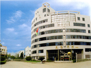 
	
                    
	【電纜網(wǎng)訊】4月26日下午，太陽(yáng)電纜與中建五局戰(zhàn)略合作簽約儀式在閩北大飯店四樓會(huì)見(jiàn)室隆重舉行。公司常務(wù)副總裁林芳代表公司與中建五局副總經(jīng)理譚立新在合作項(xiàng)目上簽字