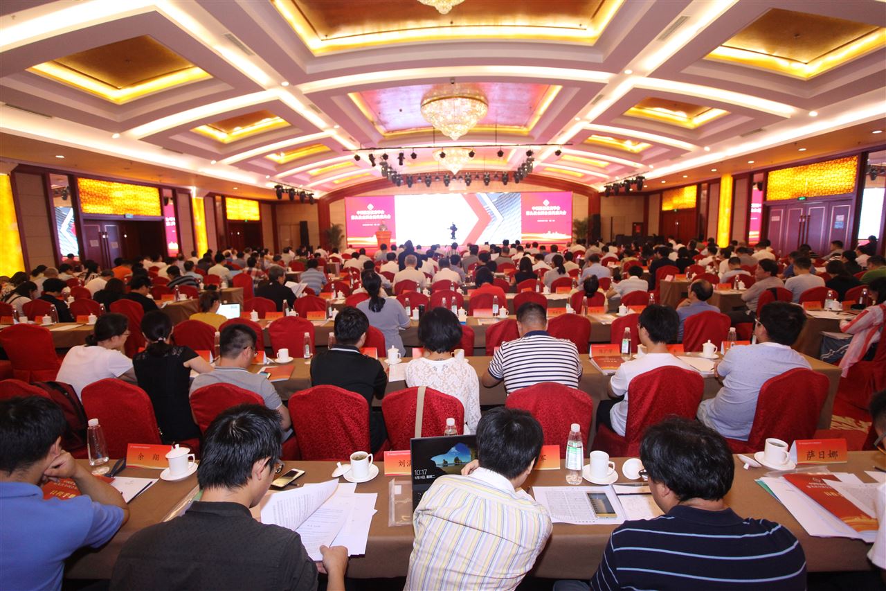 　　【中國(guó)儀表網(wǎng) 儀表學(xué)會(huì)】2018年8月28-29日，中國(guó)儀器儀表學(xué)會(huì)第九次全國(guó)會(huì)員代表大會(huì)在北京召開，參加會(huì)議的有來自全國(guó)各地的會(huì)員正式代表262人，列席代表21人。學(xué)會(huì)名譽(yù)理事長(zhǎng)金國(guó)藩院士、李天初院士，名譽(yù)副理事長(zhǎng)周兆英、褚健、張開遜等參加會(huì)議