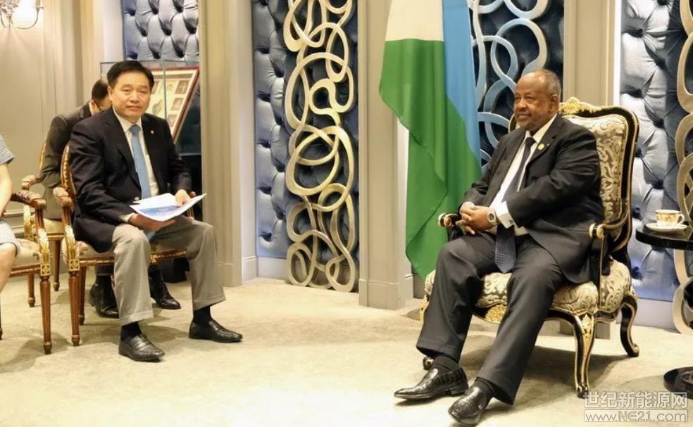 9月4日下午，來華出席2018中非合作論壇的吉布提共和國(guó)總統(tǒng)蓋萊，在北京親切會(huì)見協(xié)鑫集團(tuán)董事長(zhǎng)朱共山，雙方就保利協(xié)鑫埃塞—吉布提油氣項(xiàng)目的深度合作展開深入交流。



朱共山首先對(duì)蓋萊總統(tǒng)百忙中撥冗與其會(huì)晤表示感謝