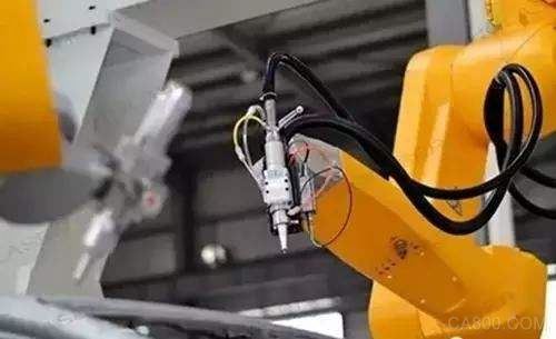 
                    
	


	
		
	


	


	  工業(yè)機(jī)器人2.0時(shí)代 核心部件國(guó)產(chǎn)化加速 


	  據(jù)機(jī)器人大講堂等聯(lián)合發(fā)布的《中國(guó)機(jī)器人產(chǎn)業(yè)發(fā)展研究》(以下簡(jiǎn)稱《研究》)顯示，雖然全國(guó)機(jī)器人相關(guān)企業(yè)數(shù)量在2017年仍有不少增長(zhǎng)，但注冊(cè)增長(zhǎng)速度卻首次出現(xiàn)下滑，比2016年減少15個(gè)百分點(diǎn)。與此同時(shí)，機(jī)器人高端產(chǎn)業(yè)低端化、核心零部件遇瓶頸等問題也有明顯改善