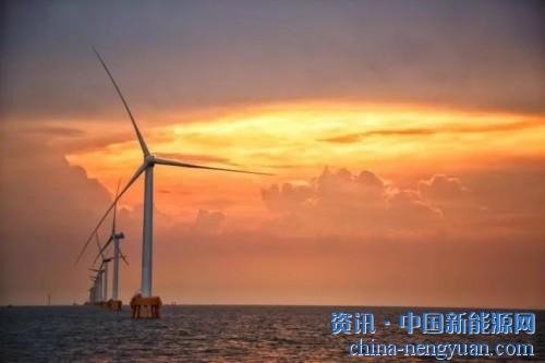                                                                                                                                                                     
	　　海上風(fēng)電發(fā)展有利條件

	　　海上風(fēng)速一般相對(duì)陸地要高，風(fēng)力穩(wěn)定性也相對(duì)較好、沙塵較少;因此可以穩(wěn)定的進(jìn)行大功率輸出，減少風(fēng)機(jī)磨損。同時(shí)由于海上風(fēng)電不占用土地資源，一般臨近經(jīng)