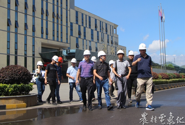 


　　農(nóng)村電氣化網(wǎng)訊：9月4日，貴州省經(jīng)信委信產(chǎn)辦副處長李文一行到興義市清水河電廠調(diào)研指導(dǎo)，黔西南州工信委有關(guān)領(lǐng)導(dǎo)陪同調(diào)研。

　　據(jù)悉，此次省經(jīng)信委一行主要是調(diào)研黔西南州大數(shù)據(jù)與工業(yè)深度融合和發(fā)展工業(yè)互聯(lián)網(wǎng)工作，以及黔西南州標(biāo)桿、示范項目建設(shè)推進(jìn)情況