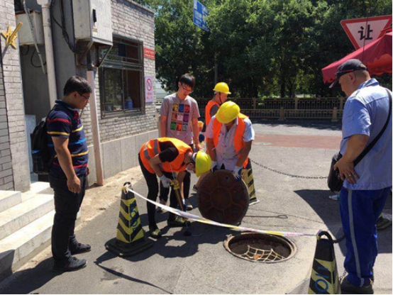 　　【中國儀表網(wǎng) 儀表產(chǎn)業(yè)】日前，航天科工203所在北京西郊民巷社區(qū)建立了智能井蓋監(jiān)測管理系統(tǒng)，為其轄區(qū)內(nèi)的500個井蓋安裝了井蓋狀態(tài)監(jiān)測儀。系統(tǒng)建成之后，將實行井蓋的數(shù)字化管理，實現(xiàn)社會資源有效的監(jiān)管，確保了公共設(shè)施安全和人民群眾人身安全