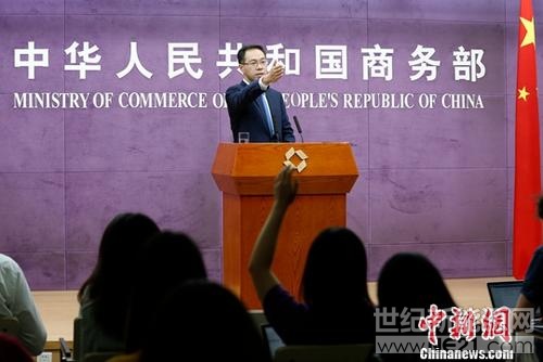  對于“歐委會宣布對華光伏產(chǎn)業(yè)的雙反措施于9月3號終止”一事，商務(wù)部新聞發(fā)言人高峰6日指出，歐盟光伏案是中歐雙方在經(jīng)貿(mào)領(lǐng)域通過對話與磋商，妥善化解矛盾和分歧，實現(xiàn)互利共贏、共同發(fā)展的典范。9月3日，歐方宣布終止對華光伏產(chǎn)品的雙反措施，反映了兩國業(yè)界的呼聲，也是在當(dāng)前個別國家單邊主義、貿(mào)易保護(hù)主義抬頭的大背景之下，歐方推動自由貿(mào)易向前發(fā)展的務(wù)實舉措