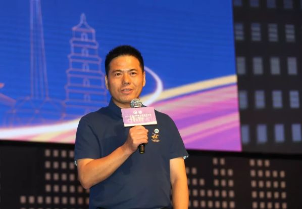 
	
                    
	

	蔣錫培

	我們做企業(yè)的人，沒有天時地利人和就一事無成?，F(xiàn)在這樣的形勢讓大家感到迷茫、困惑