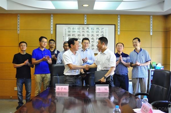 
                      
  9月5日，航天科工貴州梅嶺電源公司董事長陳鋌、生產(chǎn)安全總監(jiān)劉江濤、發(fā)展規(guī)劃處副處長蔣昆松訪問中國科學(xué)院沈陽自動化研究所。沈陽自動化所黨委書記兼副所長桑子剛、科技處處長胡琨元及相關(guān)科研人員接待了來訪