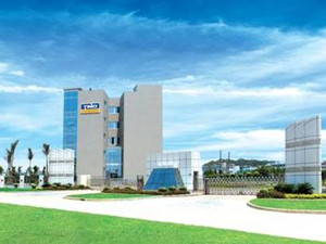 
	
                    
	【電纜網(wǎng)訊】近日，天賜材料接受投資機(jī)構(gòu)調(diào)研時對外表示，公司目前在建工程項目中，重點(diǎn)項目30000t/a電池級磷酸鐵材料項目已經(jīng)建成，預(yù)計三季度進(jìn)入試產(chǎn)階段；200萬噸/年鋰輝石選礦工程項目預(yù)計三季度完成建設(shè)，并計劃在四季度進(jìn)行試產(chǎn)。

	

	對此，天賜材料解釋稱，磷酸鐵材料項目是公司基于自身產(chǎn)業(yè)循環(huán)、技術(shù)和市場業(yè)務(wù)協(xié)同的基礎(chǔ)上進(jìn)行的布局，該項目的實(shí)施有利于進(jìn)一步完善公司在鋰電池正極材料領(lǐng)域的產(chǎn)能和品種布局，充分發(fā)揮產(chǎn)業(yè)協(xié)同優(yōu)勢