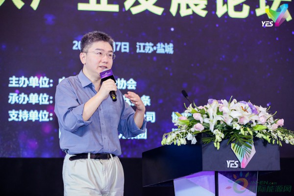 
                    　　由中國(guó)能源研究會(huì)指導(dǎo)，鹽城市人民政府與遠(yuǎn)景科技集團(tuán)共同發(fā)起的“2018鹽城綠色智慧能源大會(huì)”，于2018年9月6日-7日在江蘇省鹽城市舉辦。
 
　　本次大會(huì)主題為“創(chuàng)新、綠色、智慧、共享”，致力于打造智慧能源領(lǐng)域全球權(quán)威會(huì)議