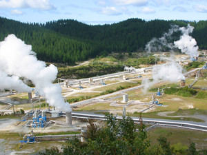 
	
                    
	【電纜網(wǎng)訊】9月6日，在海拔近4000米的西藏自治區(qū)拉薩市尼木縣續(xù)邁鄉(xiāng)，隨著幾聲清脆的哨聲響起，數(shù)十米高的鉆井平臺(tái)鉆頭開(kāi)始緩緩下落，這標(biāo)志著中國(guó)核電首個(gè)地?zé)岚l(fā)電項(xiàng)目——西藏尼木續(xù)邁16MW項(xiàng)目成功開(kāi)鉆，拉開(kāi)了中國(guó)核電發(fā)展地?zé)岙a(chǎn)業(yè)打造新經(jīng)濟(jì)增長(zhǎng)極的序幕。

	

	尼木地?zé)岚l(fā)電項(xiàng)目是中國(guó)核電深入學(xué)習(xí)貫徹習(xí)近平新時(shí)代中國(guó)特色社會(huì)主義思想，扎實(shí)落實(shí)黨中央、國(guó)務(wù)院決策部署，積極響應(yīng)央企助力西藏脫貧攻堅(jiān)號(hào)召，發(fā)揮產(chǎn)業(yè)優(yōu)勢(shì)，深度參與西藏經(jīng)濟(jì)社會(huì)