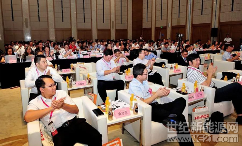 2018中國(guó)戶用光伏品牌—古瑞瓦特

金秋9月4-5日，由中國(guó)檢驗(yàn)檢疫學(xué)會(huì)光伏專委會(huì)、光伏綠色生態(tài)合作組織、中國(guó)戶用光伏品牌推廣聯(lián)盟共同主辦的第十三屆（2018）亞洲太陽(yáng)能光伏創(chuàng)新合作論壇在上海盛大舉行。古瑞瓦特憑借創(chuàng)新技術(shù)、卓越品質(zhì)及品牌實(shí)力，贏得用戶及行業(yè)認(rèn)可，榮獲“2018中國(guó)戶用光伏品牌”大獎(jiǎng)